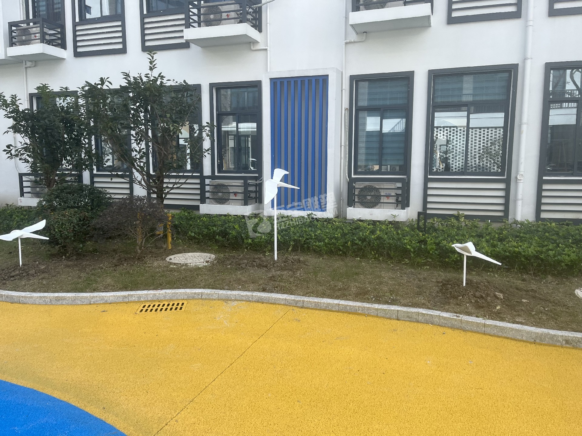 湖州吳山區(qū)愛山小學玻璃鋼雕塑、不銹鋼雕塑項目